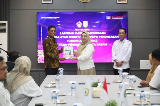 
					Ketua DPRD Batam Hadiri Penyerahan LHP Kinerja Penuntasan TBC dari BPK