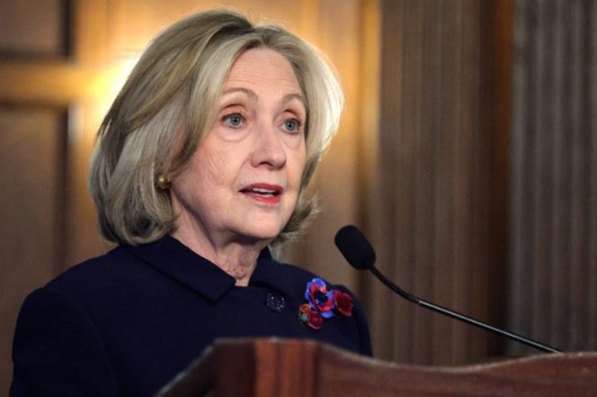 
					Hillary Clinton menuduh pemerintahan Trump melakukan ‘penutupan’ kasus berkas Epstein dalam sebuah wawancara BBC