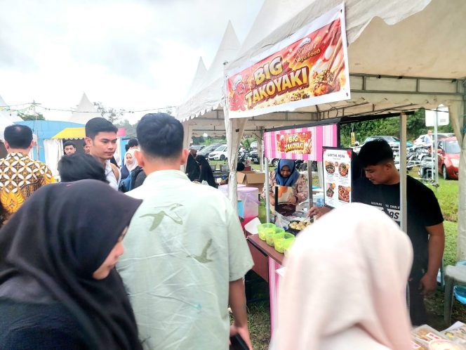 
					Kuliner “Big Takoyaki” diserbu pengunjung, BWR ke-7 di Taman Dang Anom membludak