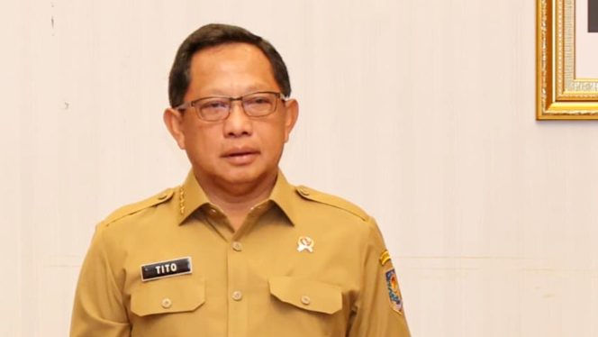 
					Menteri Dalam Negeri RI Tito Karnavian saat memimpin Rapat Koordinasi (Rakor) Pengendalian Inflasi Daerah yang digelar dari Aula Wan Seri Beni, Dompak, Tanjungpinang