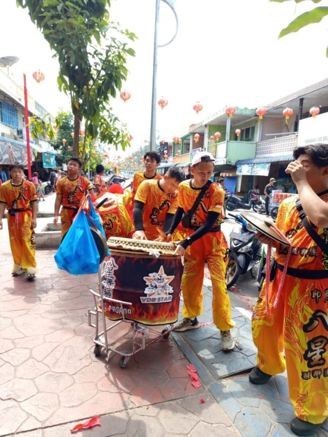 
					Kemeriahan Cap Go Meh di Pulau Penawar Rindu, Barongsai VDB 8 Star Hibur Warga