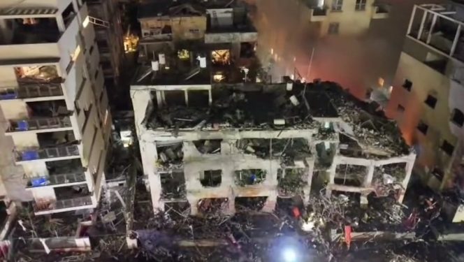 
					Kota-kota Israel Porak-poranda Dihantam Rudal Iran