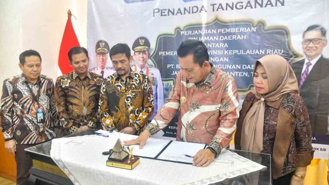 
					Gubernur Kepri Teken Pinjaman Daerah dengan Bank BJB di Batam