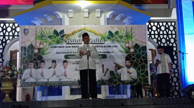 
					Gubernur Kepri Ansar Ahmad memberikan sambutan.