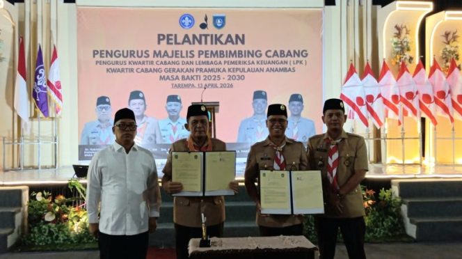 
					Gubernur Kepulauan Riau, Ansar Ahmad, didampingi Wakil Gubernur Nyanyang Haris Pratamura resmi melantik Bupati Aneng sebagai Ketua Majelis Pembimbing Cabang (Kamabicab) dan Wakil Bupati, Raja Bayu Febri Gunadian, sebagai Ketua Kwartir Cabang (Kwarcab) Gerakan Pramuka Kabupaten Kepulauan Anambas