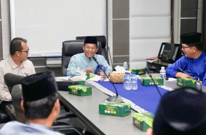 
					Sekda Batam, Firmansyah, menghadiri HLM TP2DD tingkat kabupaten/kota se-Kepri Tahun 2026 secara daring dari Kantor Wali Kota Batam, Selasa (14/4/2026).