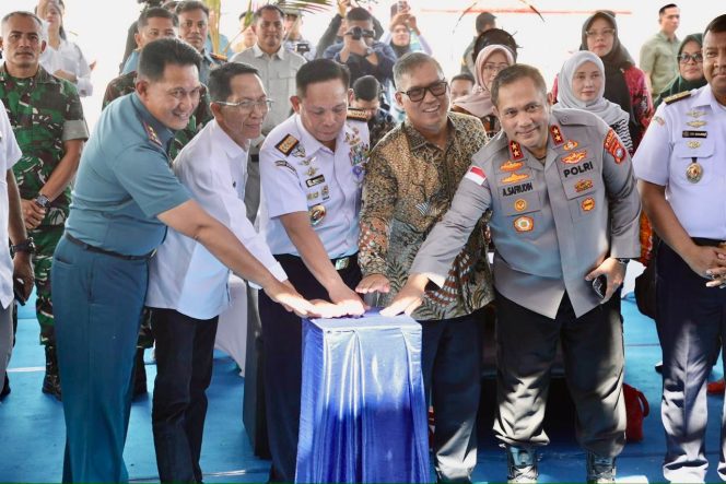 
					Wali Kota Batam, Amsakar Achmad, bersama Forkopimda Kepr ikut meresmikan Mako Bakamla Zona Barat, Tengah, dan Timur yang dipusatkan di Mako Bakamla Zona Barat di Jalan Trans Barelang Jembatan IV, Setokok, Bulang, Kota Batam, Kamis (23/4/2026). 