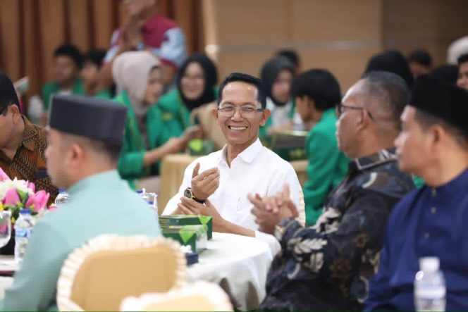 
					Wali Kota Batam, Amsakar Achmad, menghadiri Pantun Tiga Serumpun di Kantor Wali Kota Batam, Kamis (23/4/2026). 