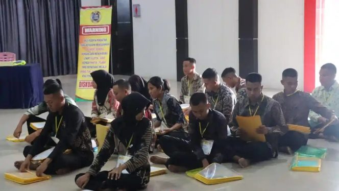 
					SELEKSI ANGGOTA POLRI DI LINGGA TAHUN 2026 - Sebanyak 45 calon peserta tercatat mengikuti tahapan Pemeriksaan Administrasi (Rikmin) awal yang digelar Bagian Sumber Daya Manusia (SDM) Polres Lingga, Senin (6/4/2026).
