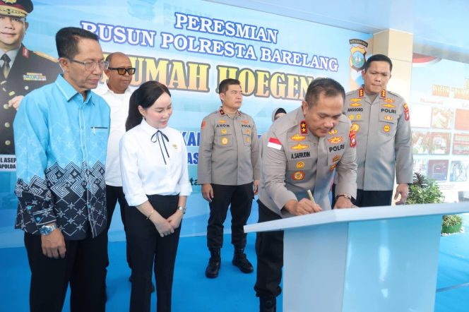 
					Amsakar-Li Claudia bersama Kapolda Kepri Meresmikan Rusun Rumah Hoegeng, Jadi Bukti Sinergi Pemko Batam dan Polri