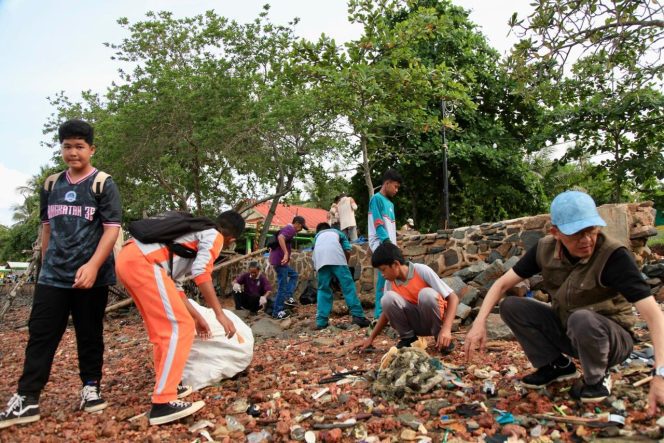 
					Gerakan Wisata Bersih (GWB) dan Indonesia ASRI (Aman, Sehat, Resik, dan Indah) di 