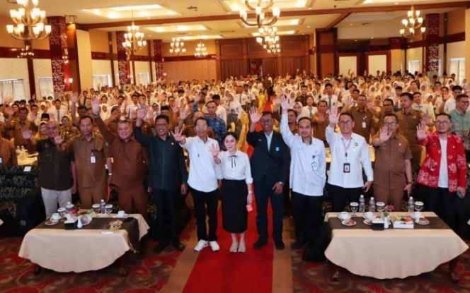 
					https://maklumatkepri.com/2026/6182/kepri/batam/amsakar-li-claudia-siapkan-rp-51-miliar-untuk-3-program-beasiswa-anak-batam/