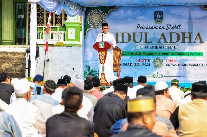 
					Gubernur Kepri Ansar Ahmad menjadi khatib Salat Iduladha 1447 Hijriah tingkat Provinsi Kepulauan Riau sekaligus bertindak sebagai khatib, di Lapangan Masjid Al Fudhola, Bengkong Permai, Kota Batam, Rabu (27/5/2026). 
