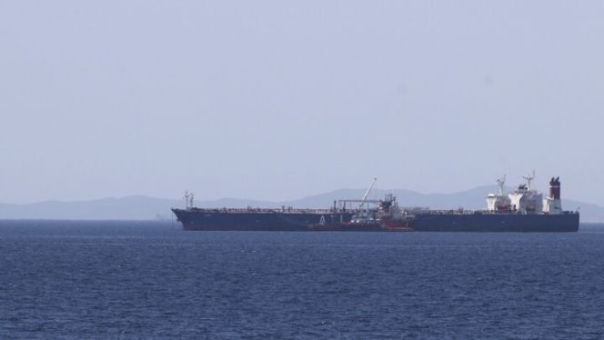 
					Kapal supertanker Iran dikabarkan berhasil lolos dari blokade maritim AS