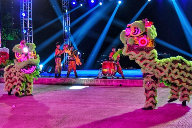 
					Penampilan kesenian Barongsai. Selama tiga hari panggung Kemilau Nusantara Kepri 2026 menyuguhkan berbagai atraksi Seni dan budaya yang ada di Nusantara