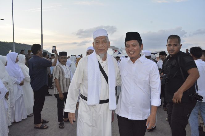 
					Wakil Bupati Anambas Sambut Kepulangan Jemaah Haji Di Pelabuhan Tarempa