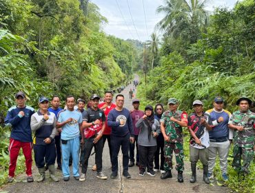 Bupati Kepulauan Anambas, Aneng menghadiri kegiatan Gerakan gotong royong ASRI (Aman, Sehat, Resik, dan Indah) yang dilaksanakan di Kecamatan Jemaja Timur. Jum’at (12/06/2026)