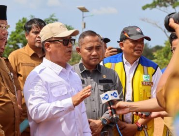 Wakil Gubernur Kepri, Nyanyang Haris Pratamura memberikan keterangan pers terkait Sekolah Rakyat, Selasa (23/6/2026). 