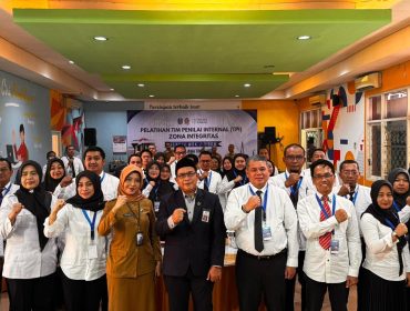 Plt Inspektur Kota Batam, Yusfa Hendri, bersama sejumlah peserta lain ngikuti Diklat Penilai 