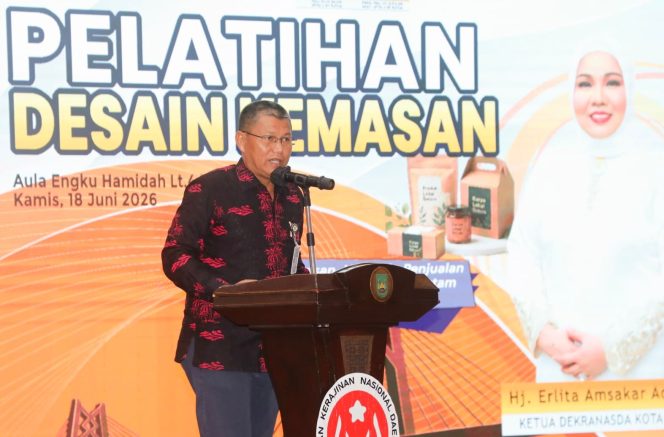 
					Sekda Kota Batam, Firmansyah, membuka Pelatihan Desain Kemasan bagi pelaku IKM Kota Batam di Kantor Wali Kota Batam, Batam Centre, Kamis (18/6/2026). 
