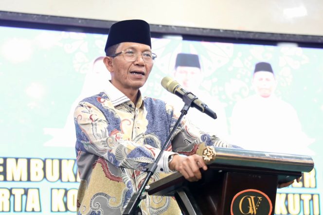 
					Wali Kota Batam, Amsakar Achmad, membuka TC kafilah Batam di Golden View Hotel, Kamis (25/6/2026). 
