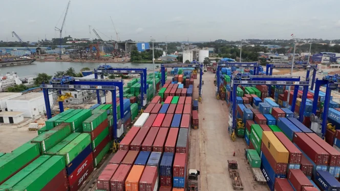 
					Volume Peti Kemas Direct Call Tembus 58 Ribu TEUs, TPK Batu Ampar Kian Kokoh sebagai Gerbang Logistik Internasional