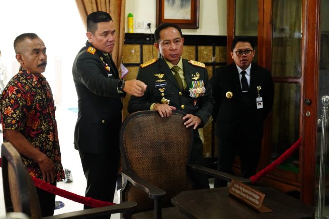
					Panglima TNI Kunjungi Museum Diponegoro dan Museum Jenderal Sudirman di Magelang
