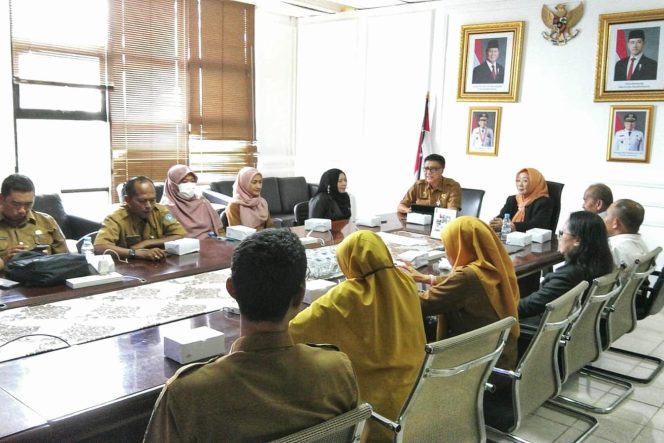 
					Pembukaan Program Magang DIGI-GO Internship di ruang Collaboration Dinas Komunikasi dan Informatika Provinsi Kepri, Dompak, Selasa (8/6/2026). 