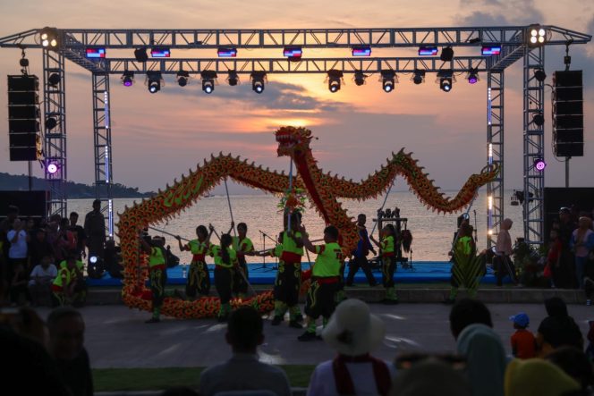 
					ATRAKSI KEBUDAYAAN dalam event Kemilau Nusantara 2026 diselenggarakan Dinas Pariwisata Provinsi Kepri di kawasan Taman Gurindam 12, Sabtu (13/6/2026). 