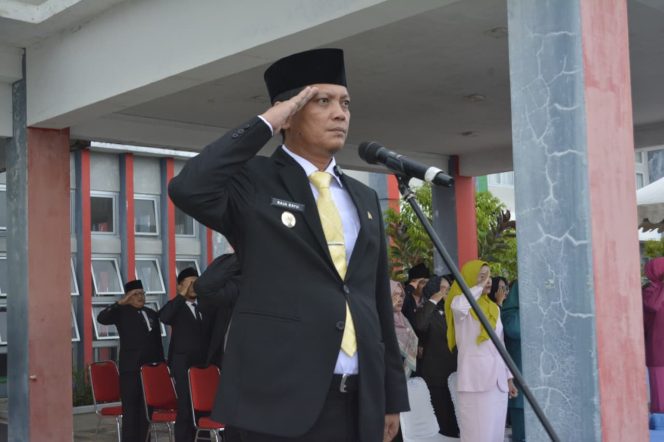 
					Wakil Bupati Kepulauan Anambas, Raja Bayu Febri Gunadian, S.E memimpin Upacara Peringatan Hari Lahir Pancasila Tahun 2026 yang dilaksanakan di halaman Kantor Bupati Kepulauan Anambas - Pasir Peti. Senin, (1/06/2026).