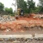 Alat berat melaksanakan pembersihan kawasan sungai di Kampung Purwodadi, Sungai Lekop, Bintan Timur, Senin (27/7/2026). Pemprov Kepri melalui Dinas PUPP tahun 2026 ini melaksanakan pembangunan kanal banjir. (Sumber: Dinas PUPP Kepri)