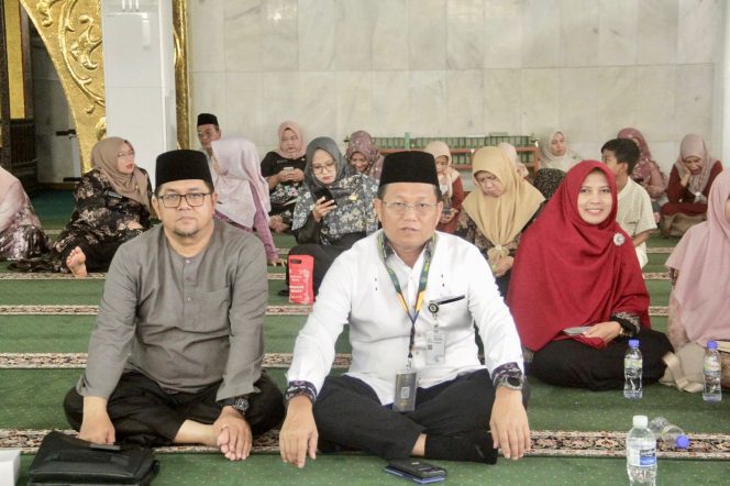 
					Ketua LPTQ sekaligus Sekda Kota Batam, Firmansyah, menyaksikan penampilan peserta Kafilah Batam di MTQ XII Kepri, Selasa (7/7/2026). 