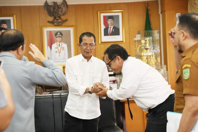 
					Wali Kota Batam, Amsakar Achmad, menerima audiensi Kemenkum Kepri di Kantor Wali Kota Batam, Selasa (14/7/2026). 