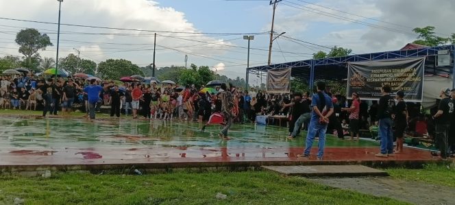 
					Pentas Seni budaya Kuda Kepang Indrakila Bayumas Jawa Tengah Belakang Padang melakukan atraksi sekaligus syukuran.