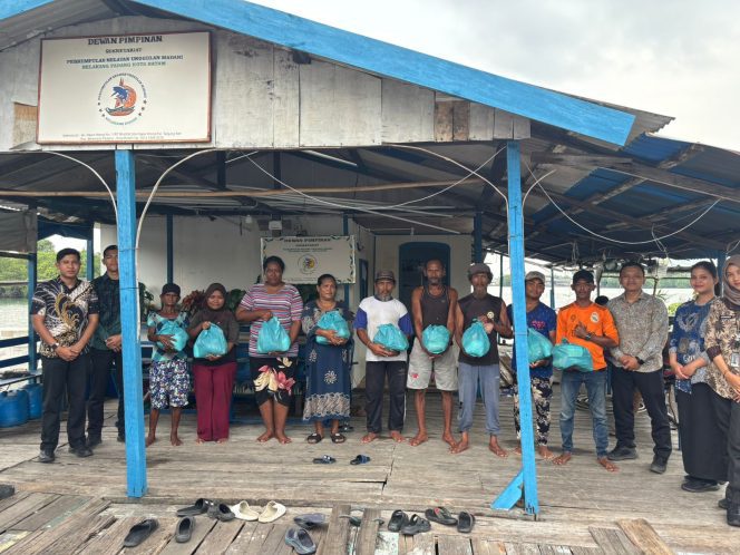 
					Kantor Imigrasi Belakang Padang Laksanakan Kegiatan Jumat Berkah di Dapur Arang Belakang Padang