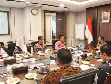 Gubernur Ansar Ahmad didampingi sejumlah Kepala daerah dan Kepala OPD di Kepulauan Riau beraudiensi bersama Menteri KKP Sakti Wahyu Trenggono di Gedung Menara Bahari I, Jakara Pusat, Jumat (10/7/2026)