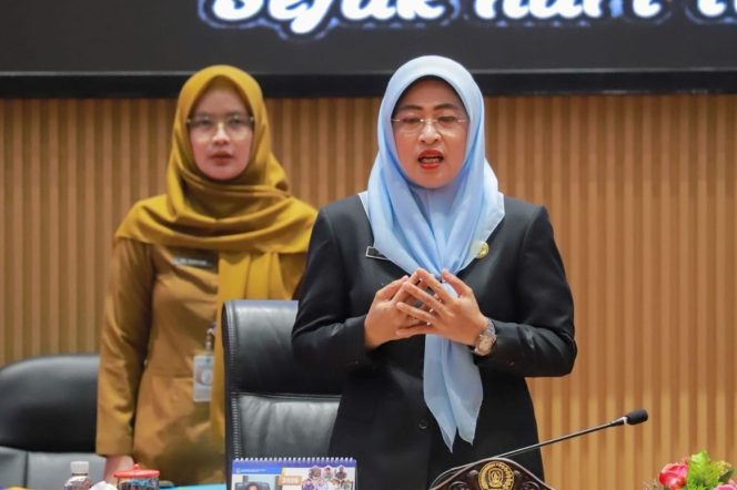 
					Sekdaprov Kepri Misni dalam Rapat Paripurna Jawaban Pemerintah terhadap Pandangan Umum Fraksi-Fraksi DPRD Provinsi Kepulauan Riau terhadap Ranperda LPj Pelaksanaan APBD Provinsi Kepri Tahun Anggaran 2025 dalam rapat paripurna di Ruang Sidang Utama DPRD Kepri, Dompak, Rabu (1/7/2026). 
