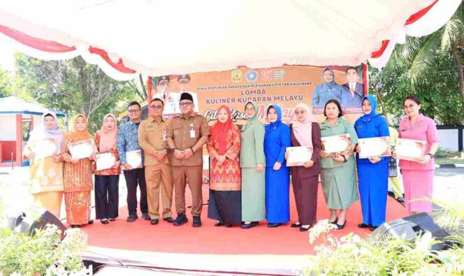 
					Wali Kota Lis Tegaskan, Kuliner Kudapan Khas Melayu Harus Dihidangkan di Setiap Kegiatan Pemerintah