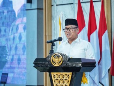 Wakil Gubernur Kepri Nyanyang Haris Pratamura menyampaikan pidato dalam Dialog Wawasan Kebangsaan diselenggarakan Dewan Pimpinan Pusat Perkumpulan Kekerabatan Sulawesi Selatan (PKSS) di Auditorium Politeknik Negeri Batam, Kamis (13/8/2026). 