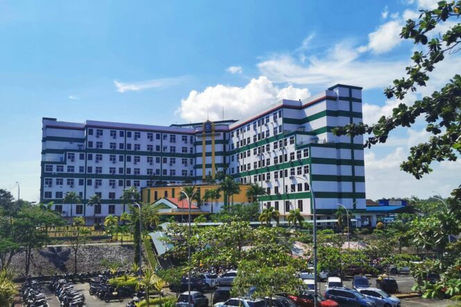 
					 Rumah Sakit Umum Daerah (RSUD) Kepulauan Riau, Raja Ahmad Tabib. (Andri)