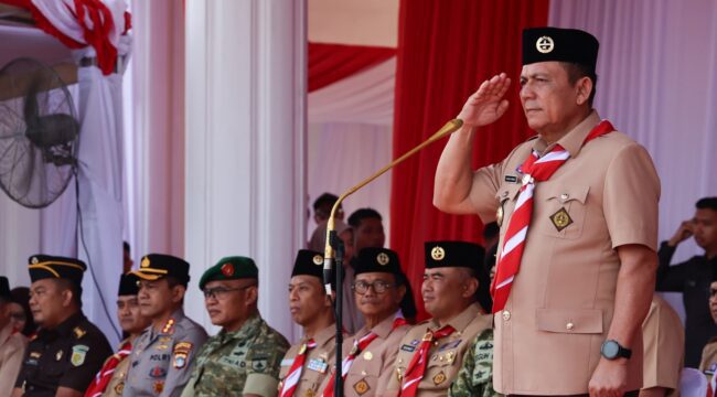Gubernur Kepulauan Riau sekaligus Ketua Mabida Kwarda Kepri, Ansar Ahmad bertindak selaku inspektur Upacara Peringatan 65 Tahun Hari Pramuka di Gedung Daerah, Tanjungpinang, Jumat (14/8/2026). 