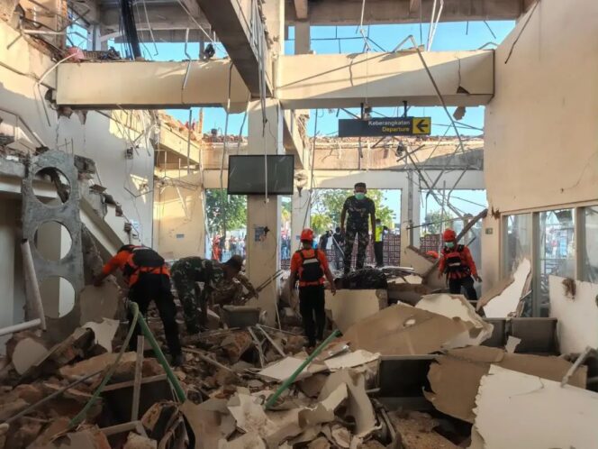 
					Gempa Magnitudo 7,7 Guncang NTT, TNI Kerahkan Personel, Hercules, dan KRI Bantu Masyarakat Terdampak