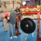 Sejumlah atlet menyalami Wali Kota Batam, Amsakar Achmad, saat pembukaan Wali Kota Batam Open Karate Championship II Tahun 2026 di Nagoya Citywalk, Lubukbaja, Sabtu (1/8/2026). 