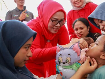 Ketua TP-PKK Batam, Erlita Amsakar, memimpin Pencanangan Intervensi Serentak Pencegahan Stunting di Posyandu Mawar 46, Bengkong Sadai, Jumat (7/8/2026