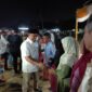 Ketua DPRD Provinsi Kepri Iman Sutiawan poto bersama sekaligus penyerahan sembako secara simbolis kepada warga, Pada 9 Agustus 2026,