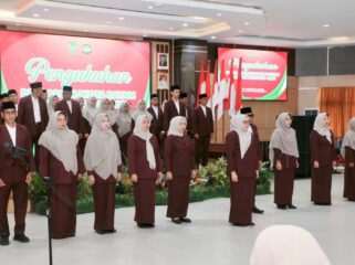Ketua DPW LASQI Kepri, Yuniarni Pustoko Weni, melantik Ketua dan Pengurus LASQI-NJ Kota Batam di Kantor Wali Kota Batam, Rabu (12/8/2026). 
