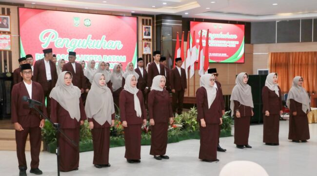 Ketua DPW LASQI Kepri, Yuniarni Pustoko Weni, melantik Ketua dan Pengurus LASQI-NJ Kota Batam di Kantor Wali Kota Batam, Rabu (12/8/2026). 