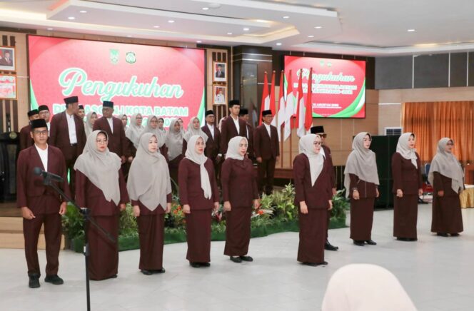 
					Ketua DPW LASQI Kepri, Yuniarni Pustoko Weni, melantik Ketua dan Pengurus LASQI-NJ Kota Batam di Kantor Wali Kota Batam, Rabu (12/8/2026). 