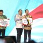 Wali Kota Batam, Amsakar Achmad, menerima penghargaan dalam Apresiasi Pemerintah Daerah Berprestasi Tahun 2026 di Hotel Radisson Batam, Rabu (12/8/2026) malam. 