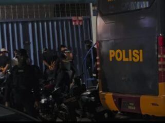 Tim Mabes Polri Gerebek lokasi Jekpot Nagoya Game Zona dan Kasino yang berada di kawasan depan Hotel Nagoya, Batam.